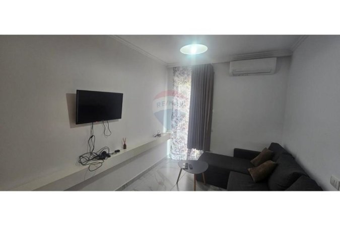 Tirane, jepet me qera apartament 1+1 Kati 3, 45 m² 600 € (Rruga Imer Kurti, Sheshi Willson,)