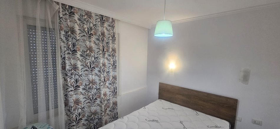 Tirane, jepet me qera apartament 1+1 Kati 3, 45 m² 600 € (Rruga Ymer Kurti)