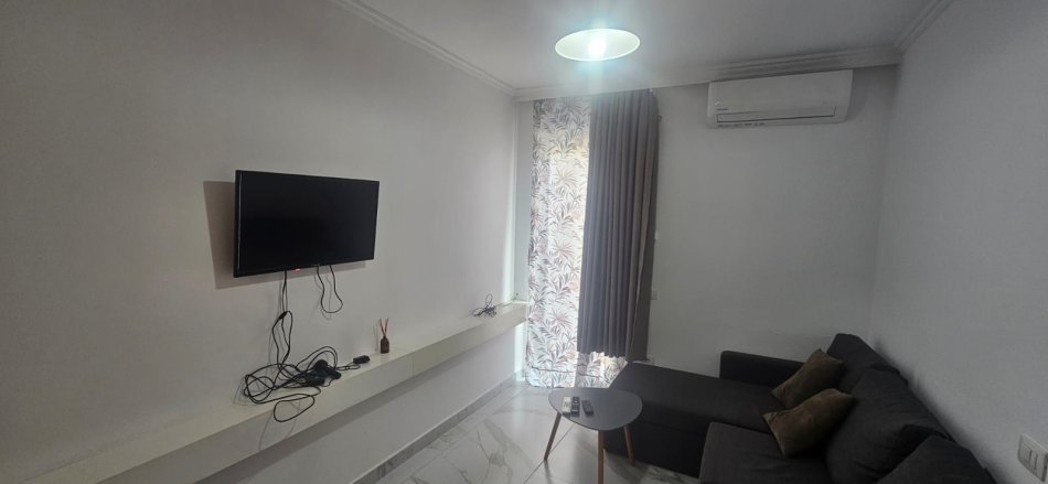 Tirane, jepet me qera apartament 1+1 Kati 3, 45 m² 600 € (Rruga Ymer Kurti)