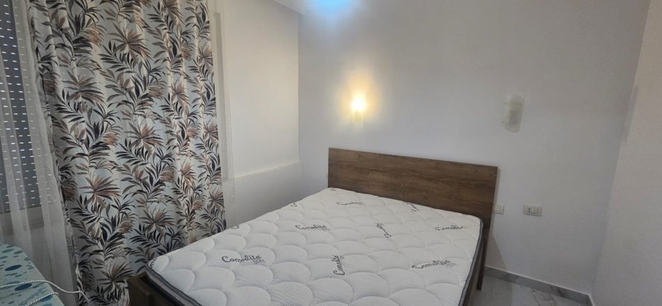 Tirane, jepet me qera apartament 1+1 Kati 3, 45 m² 600 € (Rruga Ymer Kurti)