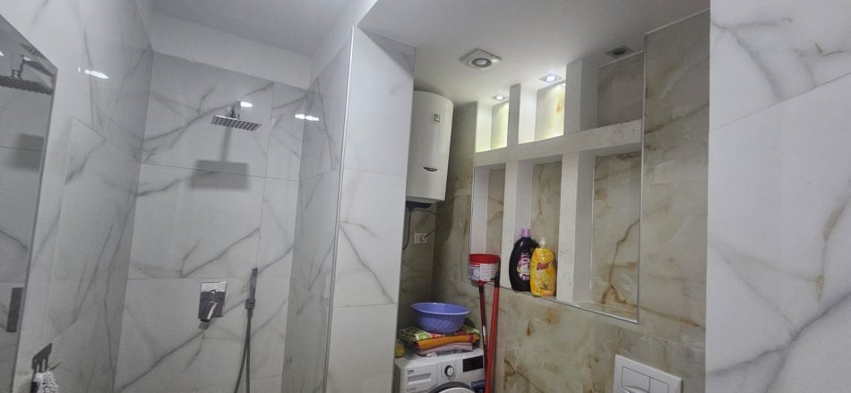 Tirane, jepet me qera apartament 1+1 Kati 3, 45 m² 600 € (Rruga Ymer Kurti)
