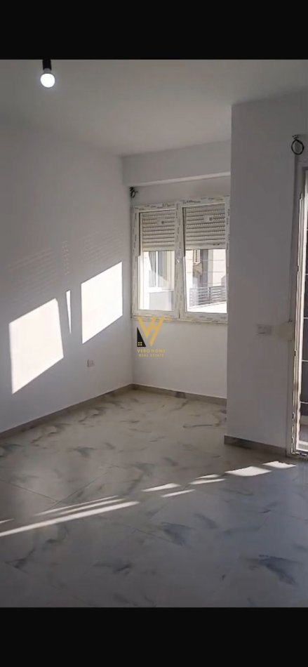 Tirane, jepet me qera zyre Kati 6, 95 m² 600 € (RRUGA NDRE MJEDA)