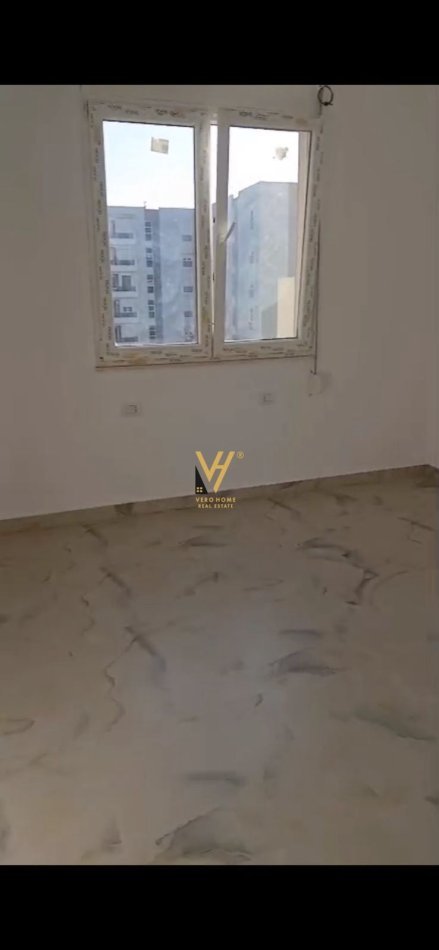 Tirane, jepet me qera zyre Kati 6, 95 m² 600 € (RRUGA NDRE MJEDA)
