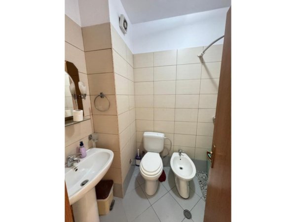 Tirane, jepet me qera apartament 2+1 Kati 7, 105 m² 450 € (Misto Mame)