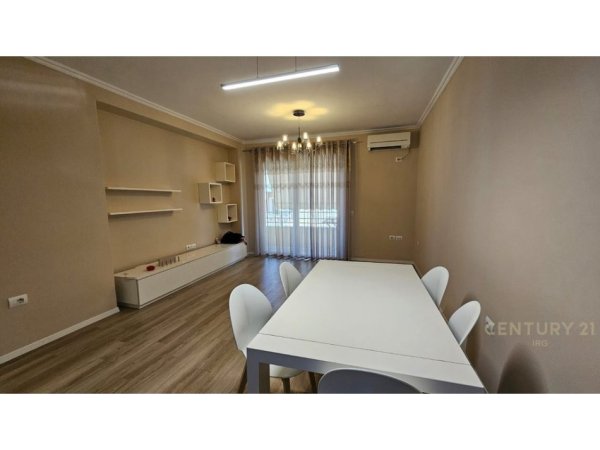 Tirane, jepet me qera apartament 2+1+post parkimi . Kati 3, 98 m² 750 € (Kodra e Diellit)