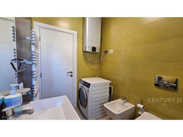 Tirane, jepet me qera apartament 2+1+post parkimi . Kati 3, 98 m² 750 € (Kodra e Diellit)