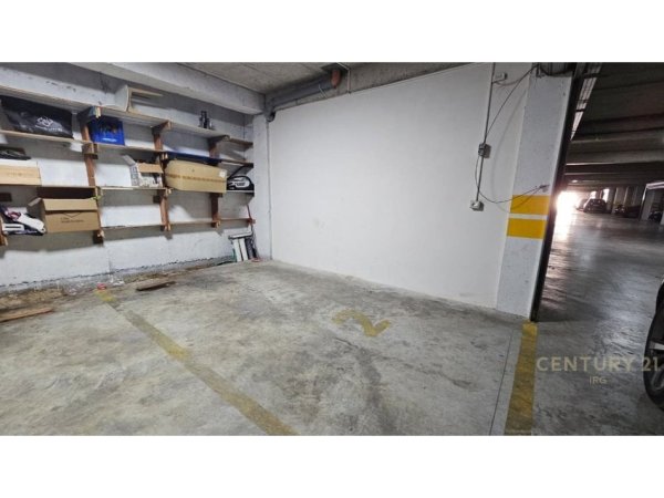 Tirane, jepet me qera apartament 2+1+post parkimi . Kati 3, 98 m² 750 € (Kodra e Diellit)