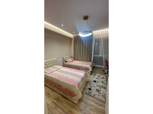 Tirane, jepet me qera apartament 2+1+Aneks+Ballkon Kati 6, 115 m² 800 € (Xhamllik)