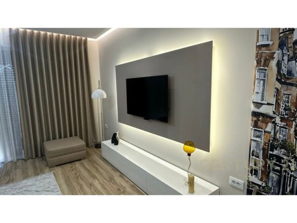Tirane, jepet me qera apartament 2+1+Aneks+Ballkon Kati 6, 115 m² 800 € (Xhamllik)