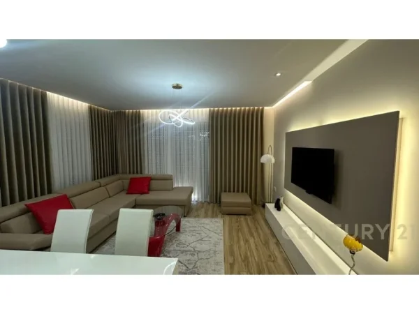 Tirane, jepet me qera apartament 2+1 Kati 6, 115 m² 800 € 