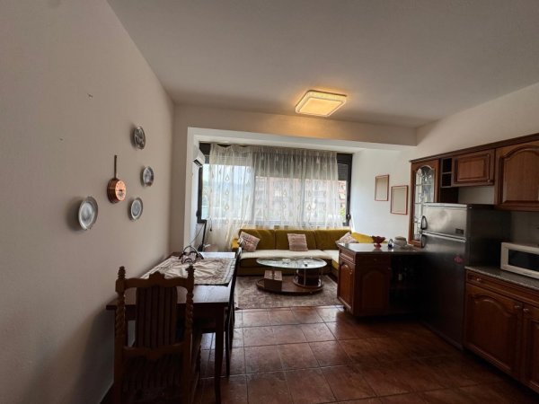 Tirane, jepet me qera apartament 2+1 Kati 5, 100 m² 800 € (myslym shyr)
