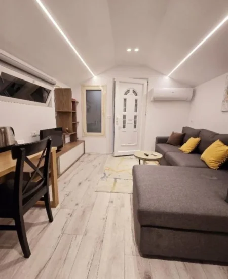 Tirane, jepet me qera apartament 1+1+Ballkon , 45 m² 400 € (Pazari i Ri)