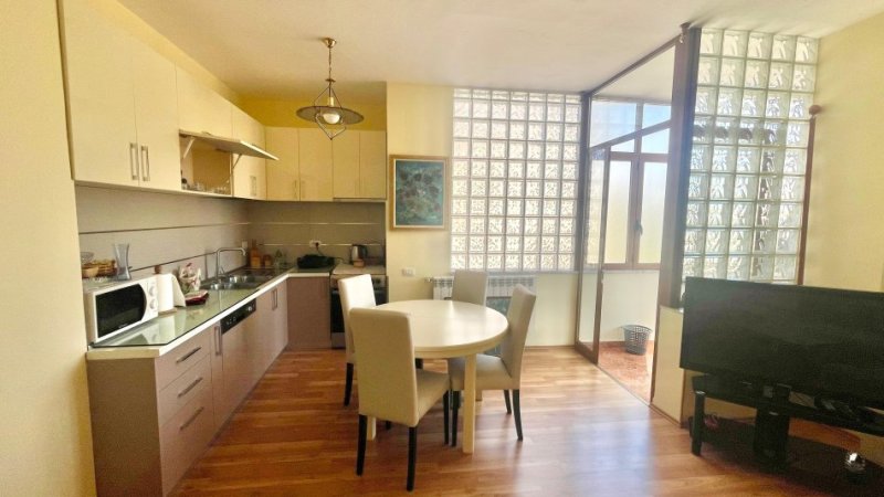 Tirane, jepet me qera apartament 1+1+Aneks+Ballkon Kati 3, 80 m² 650 €
