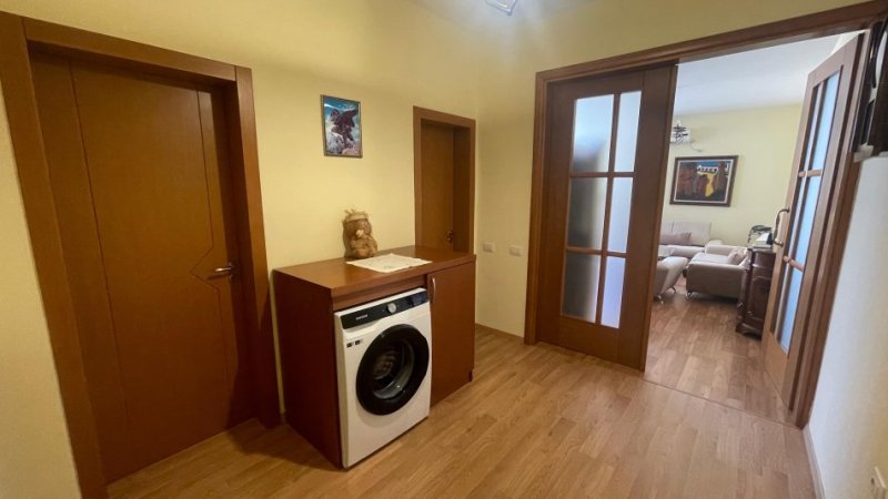 Tirane, jepet me qera apartament 1+1+Aneks+Ballkon Kati 3, 80 m² 650 €