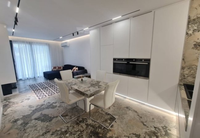 Tirane, jepet me qera apartament 1+1+Ballkon , 70 m² 1.200 € (Liqeni i Thate)