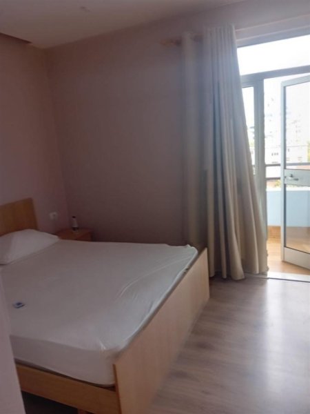 Tirane, jepet me qera apartament 1+1+Ballkon Kati 5, 72 m² 560 € (Rruga Irfan Tomini)
