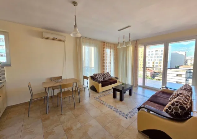 Tirane, jepet me qera apartament 1+1+Ballkon , 70 m² 550 € (Hoxha Tahsim)