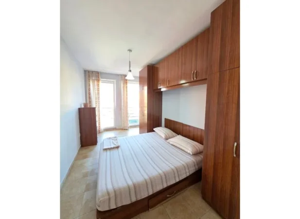 Tirane, jepet me qera apartament 1+1+Ballkon , 70 m² 550 € (Hoxha Tahsim)