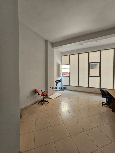 Tirane, jepet me qera ambjent biznesi Kati 1, 57 m² 700 € (RRUGA TOM PLEZHA)