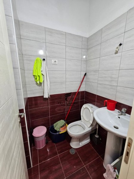 Tirane, jepet me qera ambjent biznesi Kati 1, 57 m² 700 € (RRUGA TOM PLEZHA)