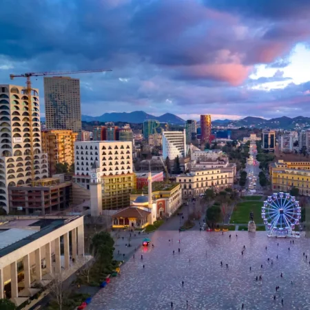 Tirane, shitet apartament 1+1+Ballkon Kati 11, 76 m² 210.000 € (Qender)