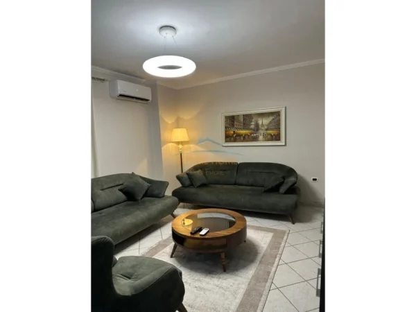 0683487469 Tirane, shitet apartament 2+1 Kati 8, 104 m² 200.000 € (Bulevardi Zhan Dark)