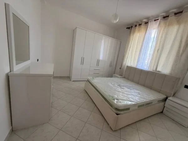 Tirane, jap me qera 1+1+Ballkon Kati 2, 500 € 