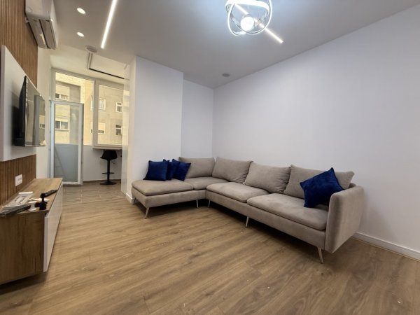 Jepet  me qera apartament luksoz  2+1+Ballkon Kati 5, 90 m² 600 € (Astir)