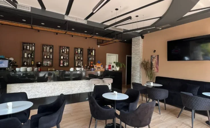 Tirane, jepet me qera lokal Kati 0, 100 m² 2.200 € (KOMUNA E PARISIT)