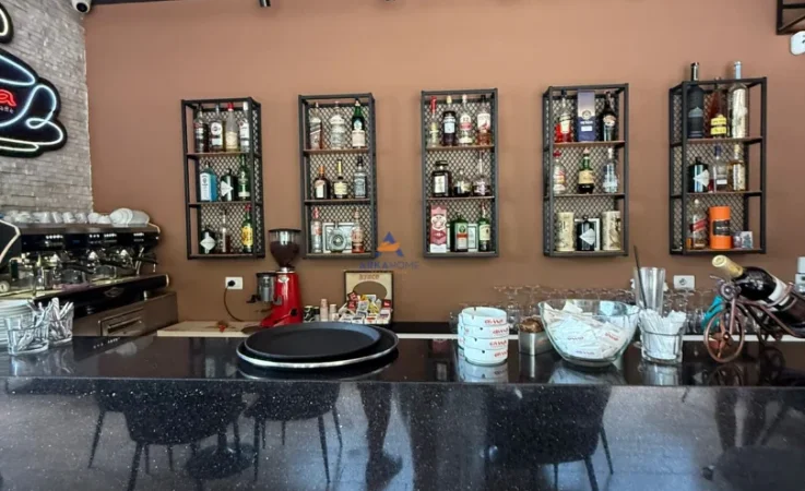 Tirane, jepet me qera lokal Kati 0, 100 m² 2.200 € (KOMUNA E PARISIT)