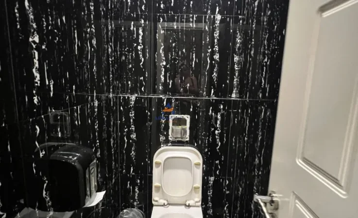 Tirane, jepet me qera lokal Kati 0, 100 m² 2.200 € (KOMUNA E PARISIT)