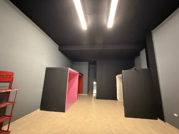 Astir jepet me qera dyqan Kati 0, 70 m² 40.000 leke