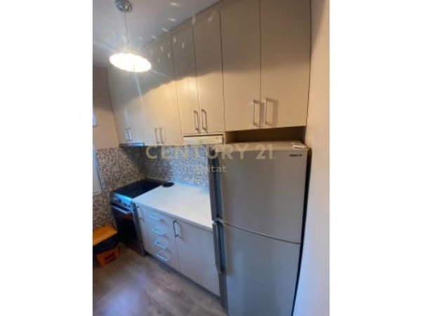 Tirane, jepet me qera apartament 1+1 Kati 1, 56 m² 500 € (Rr. Elbasanit)