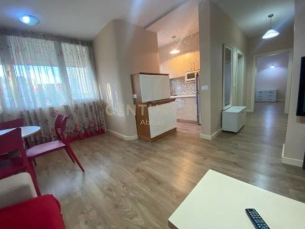 Tirane, jepet me qera apartament 1+1 Kati 1, 56 m² 500 € (Rr. Elbasanit)
