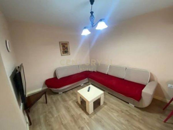 Tirane, jepet me qera apartament 1+1 Kati 1, 56 m² 500 € (Rr. Elbasanit)