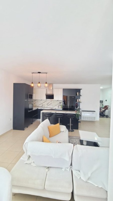 Tirane, shes apartament 2+1+Ballkon Kati 4, 121 m² 260.000 € (Rezidenca Alba)