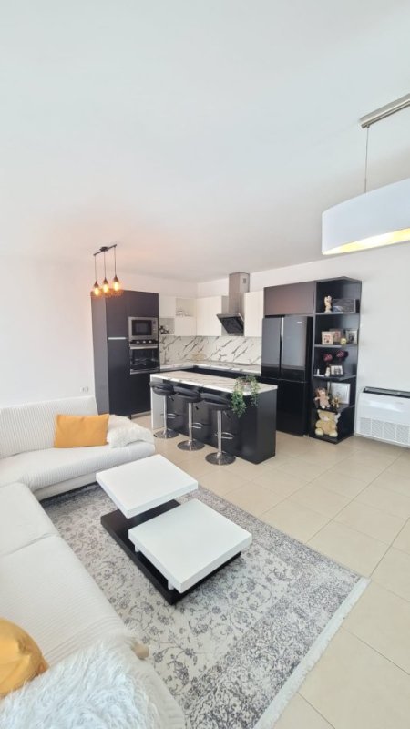 Tirane, shes apartament 2+1+Ballkon Kati 4, 121 m² 260.000 € (Rezidenca Alba)