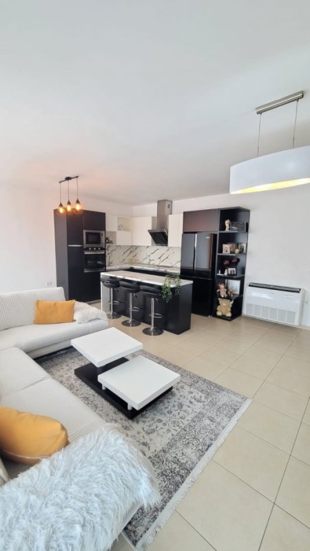 Tirane, shes apartament 2+1+Ballkon Kati 4, 121 m² 260.000 € (Rezidenca Alba)