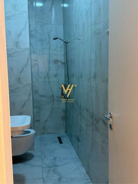 Tirane, jepet me qera apartament 1+1+Ballkon Kati 1, 45 m² 500 € (ISH PARKU)