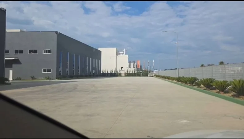 Tirane, jepet me qera magazine Kati 0, 1.300 m² 2.600 € (AUTOSTRADA TR-DR)