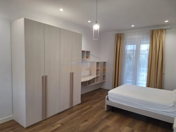 Tirane, shitet Vile 4+1+Ballkon Kati 2, 798 m² 650.000 € 
