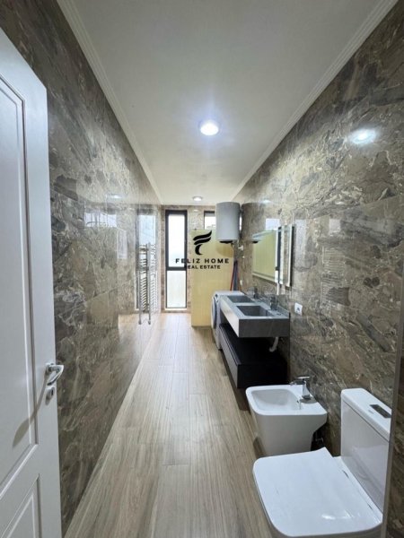 Tirane, shitet apartament 2+1 Kati 3, 124 m² 250.000 € (LIQENI ARTIFICIAL)