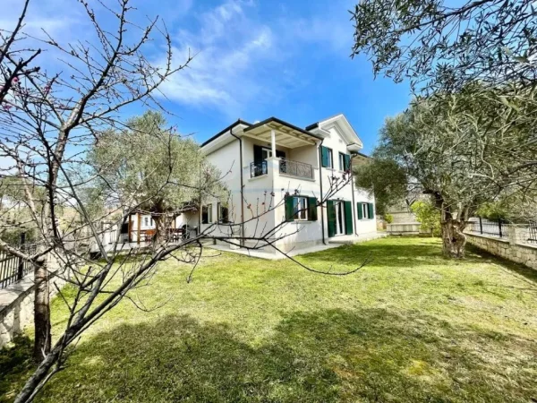 Tirane, shitet Vile 4+1+Ballkon Kati 2, 931 m² 850.000 € 