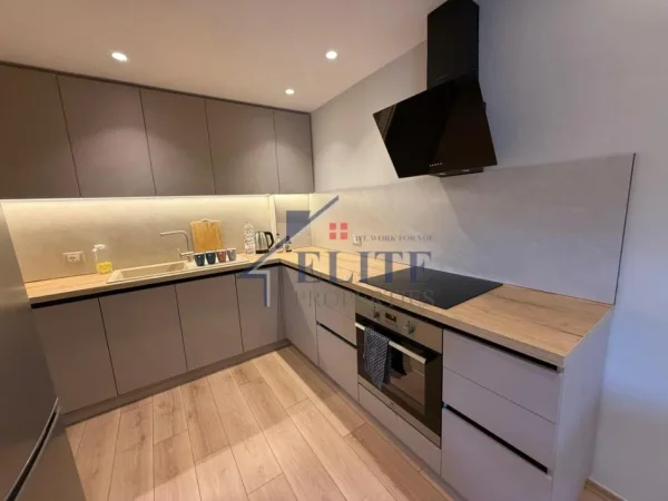 Tirane, jepet me qera apartament 2+1+Ballkon Kati 2, 127 m² 900 € (Kodra e Diellit 2)