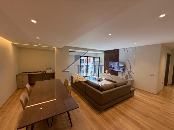 Tirane, jepet me qera apartament 2+1+Ballkon Kati 2, 127 m² 900 € (Kodra e Diellit 2)