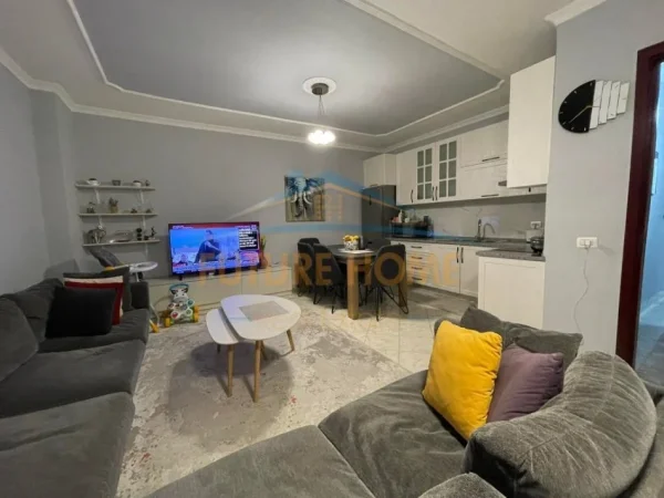 Tirane, jepet me qera apartament 2+1 Kati 3, 95 m² 500 € 