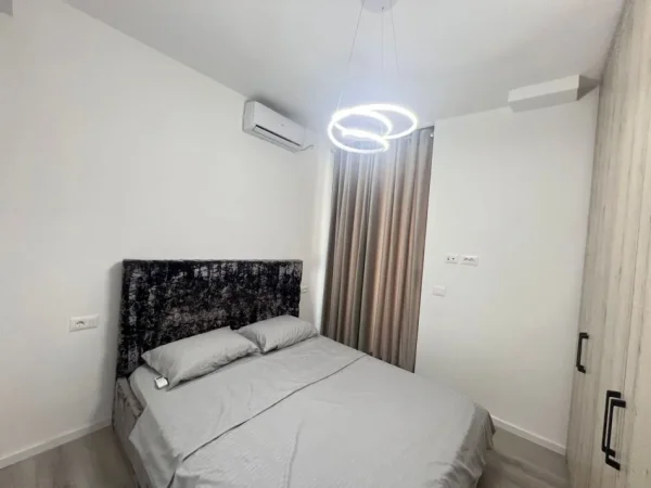 Tirane, jepet me qera apartament 1+1 Kati 2, 650 € (Blv zogu i pare)