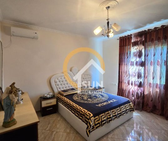 Shkoder, shitet Vile 4+1+Aneks+Ballkon Kati 0, 1.000 m² 250.000 € (DOBRAC, SHKODER)