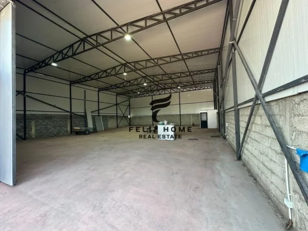 Tirane, jepet me qera ambjent biznesi , 350 m² 2.000 € (BATHORE)