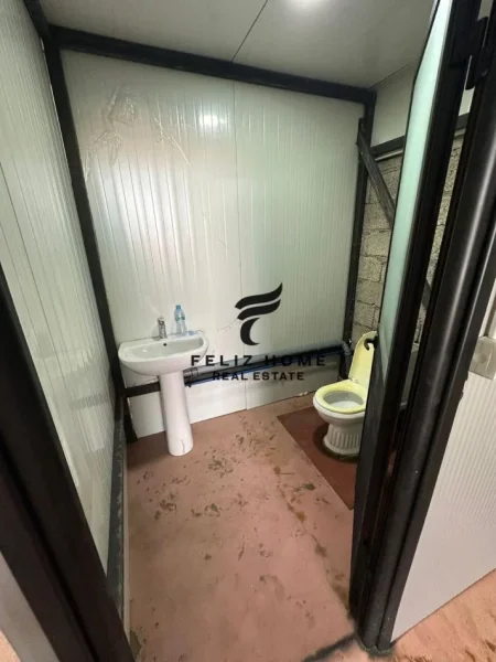 Tirane, jepet me qera ambjent biznesi , 350 m² 2.000 € (BATHORE)